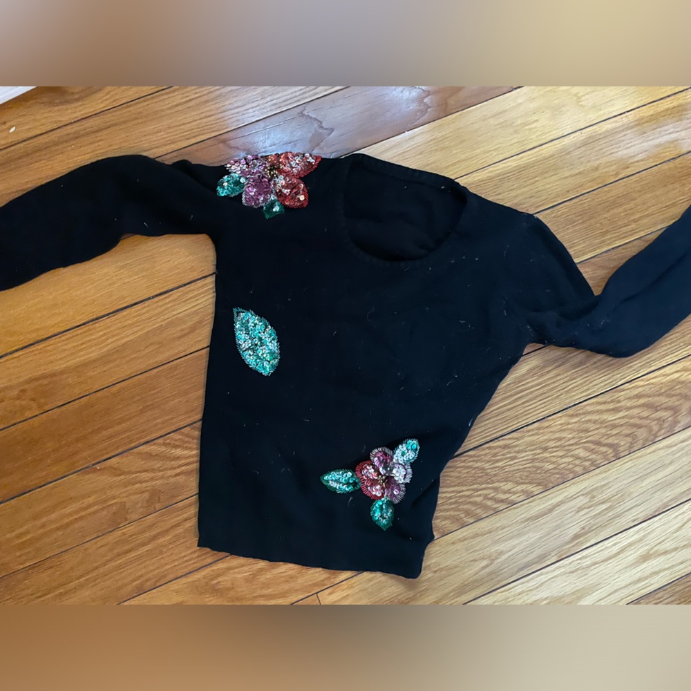 Super cute vintage black sweater with sequin flowers